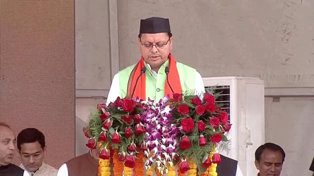 सीएम ने रक्षाबंधन कार्यक्रम में किया प्रतिभाग, महिलाओं ने बांधी राखी