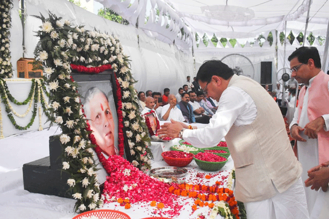 सीएम ने पूर्व विधायक संजय गुप्ता के बड़े भाई अनिल कुमार के निधन पर शोक व्यक्त किया