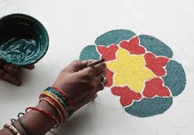 प्रशिक्षण कार्यक्रम का मुख्य उद्देश्य स्थानीय महिलाओं को स्वरोजगार के माध्यम से स्वावलंबी बनाना