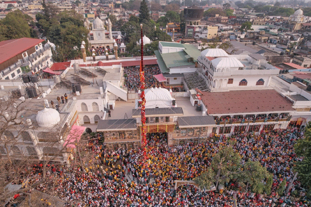 -पुष्प वर्षा व श्री गुरु राम राय जी महाराज के जयकारों के साथ हुआ श्री दरबार साहिब में पैदल संगत का भव्य स्वागत