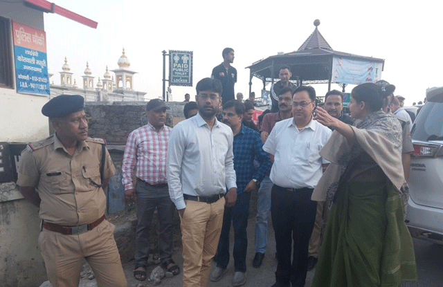 डीएम ने मसूरी क्षेत्र में निर्माण कार्यों का निरीक्षण किया