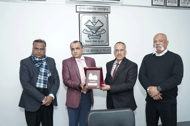 पुलिस उप महानिरीक्षक अभिसूचना दलीप सिंह कुंवर को दी गई विदाई, रविवार को होंगे सेवानिवृत्त