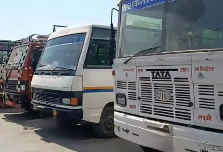 गढ़वाल मंडल में परिवहन ठप, ट्रांसपोर्टरों का चक्का जाम—टैक्स छूट और फिटनेस सेंटर शुरू करने की मांग तेज