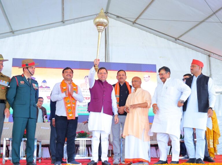 मुख्यमंत्री धामी ने किया शहीदों को श्रद्धासुमन अर्पित