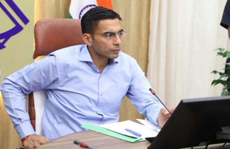 डीएम ने जब्त किया पुनीत अग्रवाल का शस्त्र, लाइसेंस निलंबित