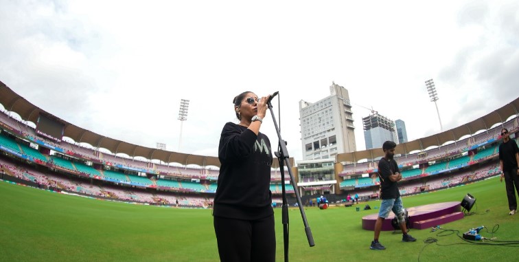 सुनिधि की मौजूदगी से गूंजा स्टेडियम, भारत-साउथ अफ्रीका महिला वनडे से पहले दिखा जोश”