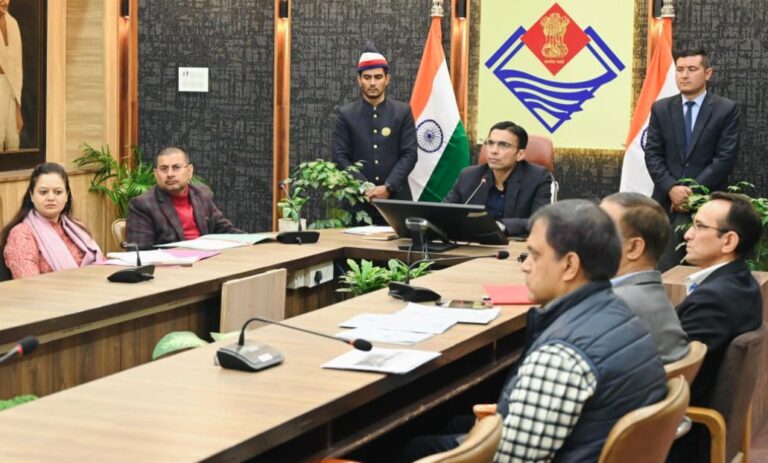 नागरिक सुरक्षा सर्वोपरि- जौलीग्रांट एयरफील्ड पर्यावरण प्रबंधन पर डीएम ने ली उच्चस्तरीय समीक्षा बैठक