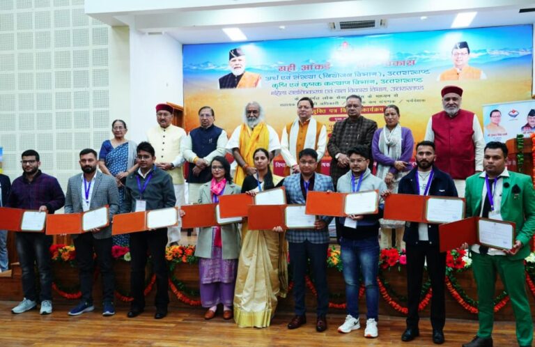 सीएम धामी ने 178 अभ्यर्थियों को सौंपे नियुक्ति पत्र