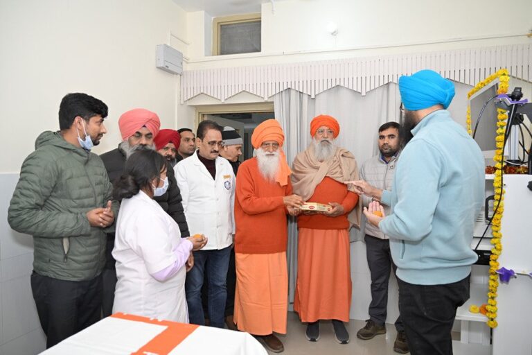 निर्मल आश्रम अस्पताल में अत्याधुनिक ब्रोंकोस्कोपी मशीन का किया लोकार्पण