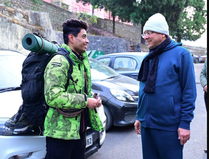 सीएम धामी ने सुबह भ्रमण के दौरान स्थानीय लोगों और पर्यटकों से किया संवाद