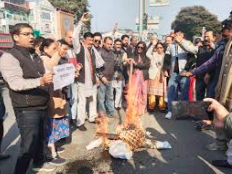 अंकिता भंडारी हत्याकांड पर कांग्रेस का जोरदार प्रदर्शन, देहरादून में निकाला कैंडल मार्च