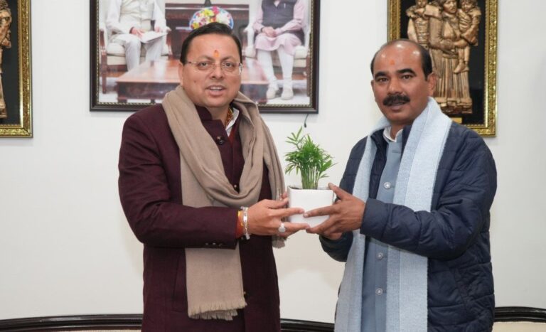 सीएम धामी से मिले केंद्रीय राज्य मंत्री अजय टम्टा