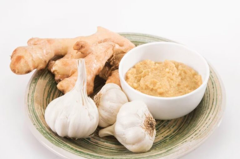 सर्दियों के मौसम में इम्यूनिटी मजबूत करने में कारगर हैं अदरक और लहसुन