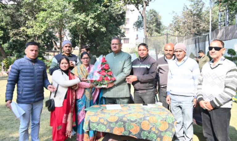 मंत्री गणेश जोशी से कृषि सहायकों के पदाधिकारियों ने की भेंट, मानदेय बढ़ोतरी के लिए जताया आभार