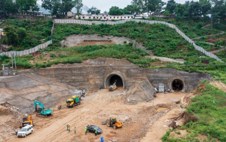 ऋषिकेश–कर्णप्रयाग रेल परियोजना को नई गति, चार स्टेशनों के निर्माण की निविदा पूरी