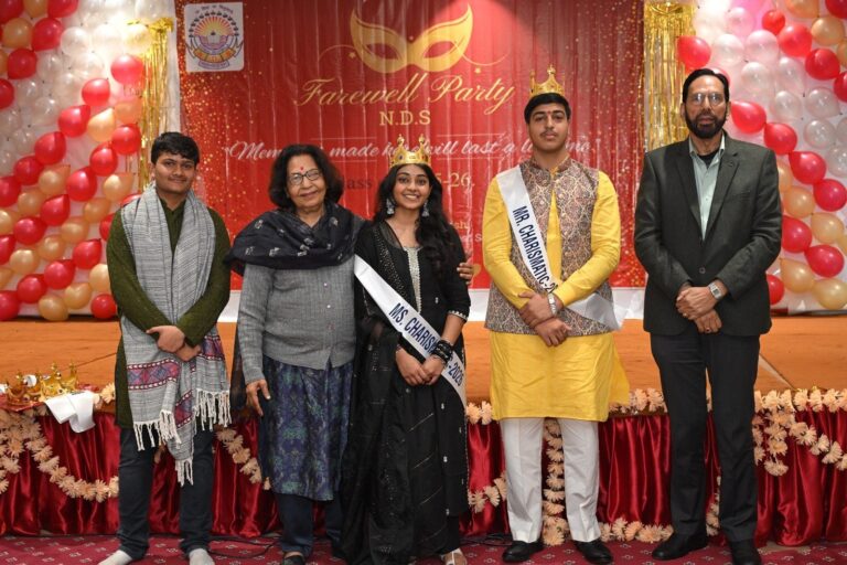 एन.डी.एस. विद्यालय परिसर में कक्षा 12 के छात्र-छात्राओं का भावपूर्ण विदाई समारोह सपन्न