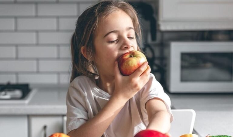बच्चों की मजबूत इम्युनिटी के लिए डाइट में शामिल करें ये चीजें, बीमारियाँ रहेंगी दूर