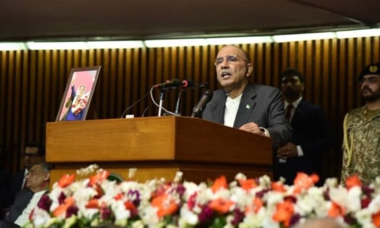 ज़रदारी का दावा, भारत कर रहा युद्ध की तैयारी