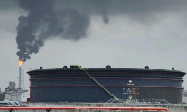 वैश्विक ऊर्जा आपूर्ति पर गहरा खतरा