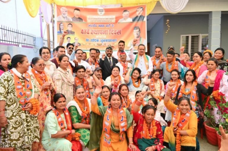 भाजपा के 47वें स्थापना दिवस पर तीन दर्जन से अधिक लोगों ने ग्रहण की पार्टी की सदस्यता