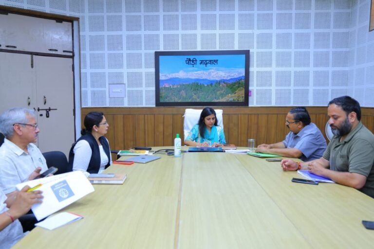 टीबी मुक्त भारत अभियान को मिशन मोड पर संचालित करने, स्क्रीनिंग एवं निक्षय मित्रों के नामांकन में तेजी लाने के निर्देश