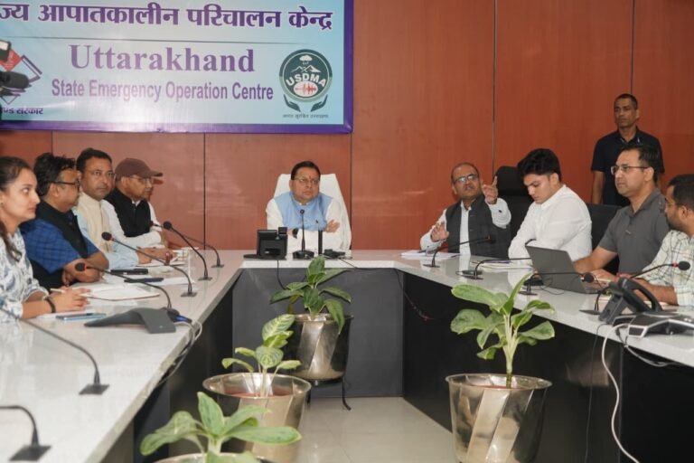 उत्तराखंड में फंसे ट्रैकर्स-माउंटेनियर्स की सुरक्षित वापसी के लिए मुख्यमंत्री ने संभाली कमान