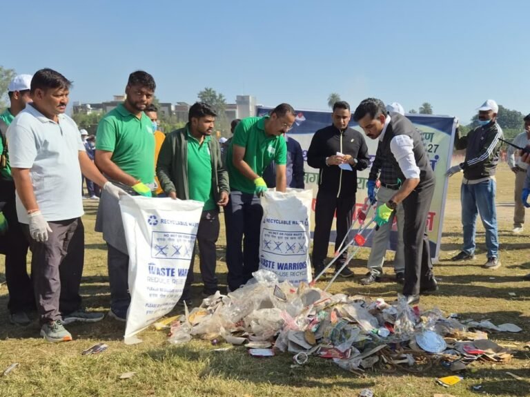 40 टन कूड़ा उठाया, डीएम ने खुद संभाली सफाई की कमान