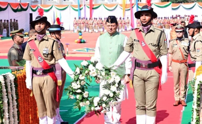 मुख्यमंत्री ने पुलिस स्मृति दिवस पर शहीद जवानों को दी श्रद्धांजलि, परिजनों को किया सम्मानित