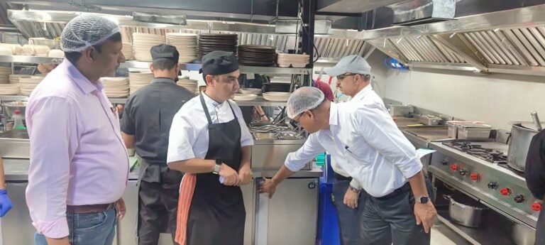 त्योहारी सीजन में FDA का बड़ा एक्शन, राजपुर रोड के नामी कैफे-रेस्टोरेंट में छापेमारी